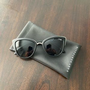 Quay “My Girl” sun glasses